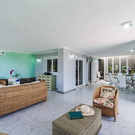 Cervera Puerto del Carmen (Lanzarote)